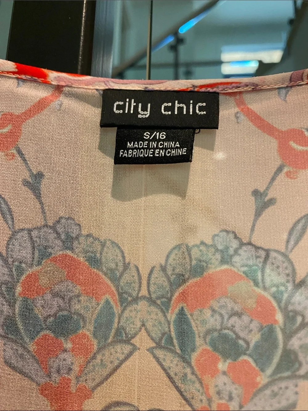 City Chic Coral & Red Printed V-Neck Maxi Dress - Picture 4 of 6